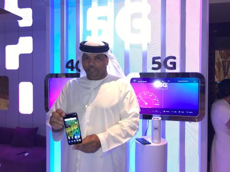 First 5G-Enabled Devices Given Free In The Hands Of du’s First Pre-Registered Customers